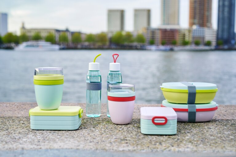 limited-edition-lunchpot-ellipse-strawberry-vibe