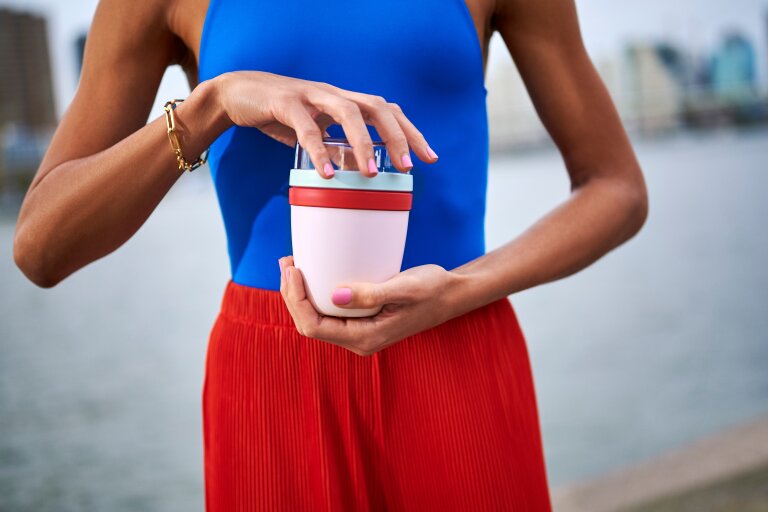 limited-edition-lunch-pot-ellipse-strawberry-vibe